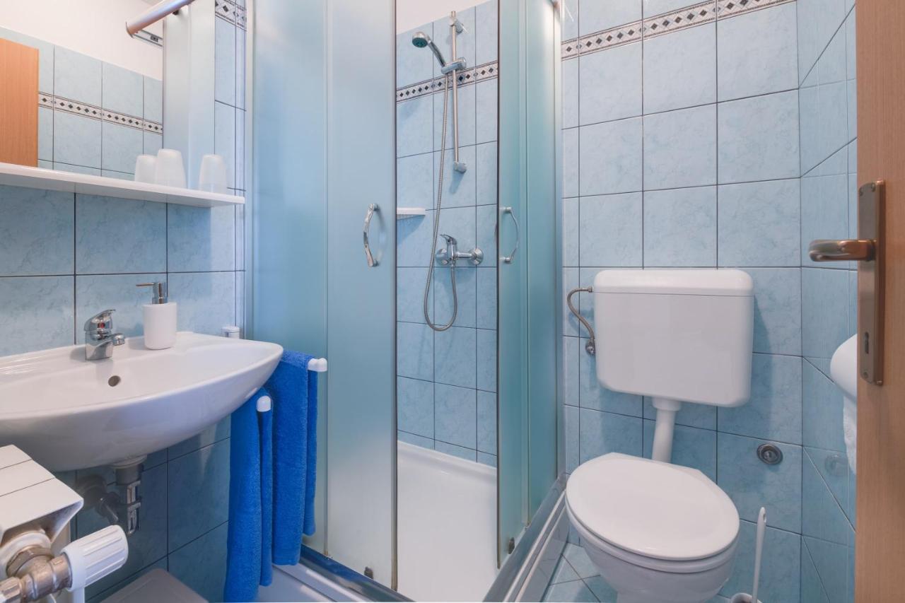 Villa Livia With Three Nice Apartments, Swimming Pool, Childrens Playground, Barbecue And Free Parking Ližnjan Екстериор снимка