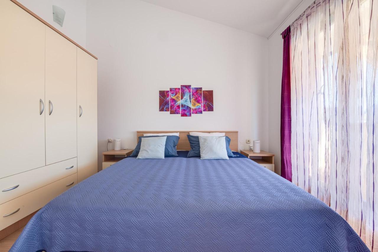 Villa Livia With Three Nice Apartments, Swimming Pool, Childrens Playground, Barbecue And Free Parking Ližnjan Екстериор снимка