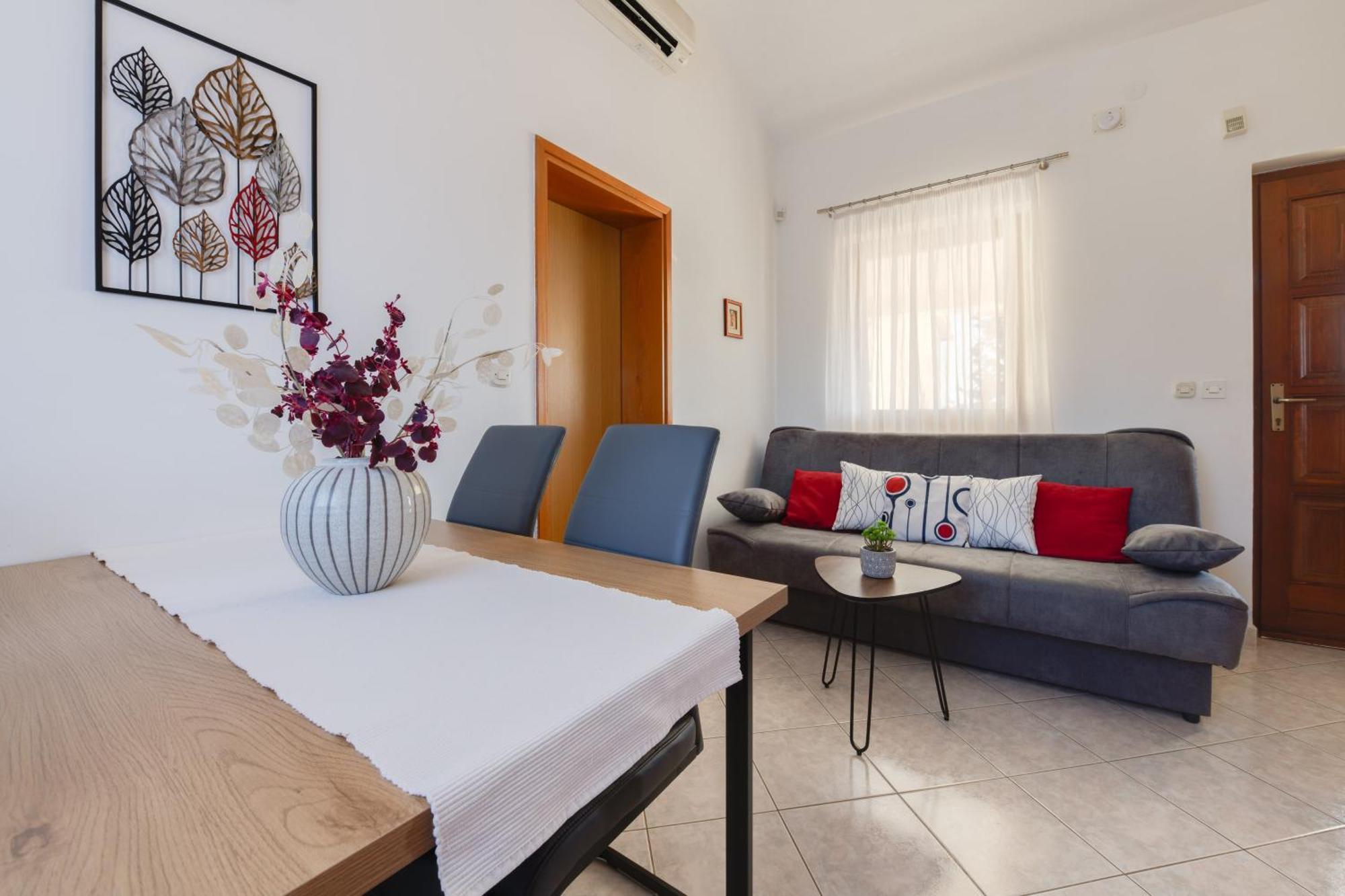Villa Livia With Three Nice Apartments, Swimming Pool, Childrens Playground, Barbecue And Free Parking Ližnjan Екстериор снимка