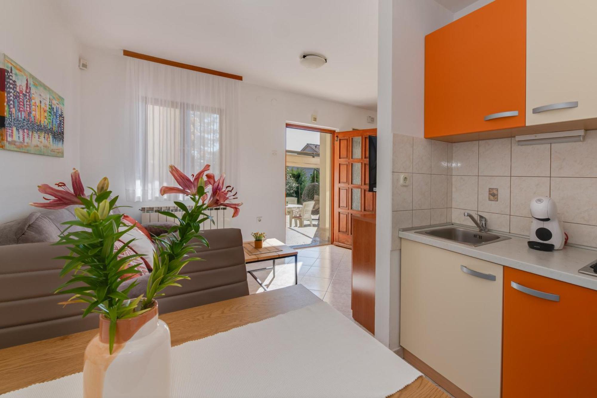 Villa Livia With Three Nice Apartments, Swimming Pool, Childrens Playground, Barbecue And Free Parking Ližnjan Екстериор снимка