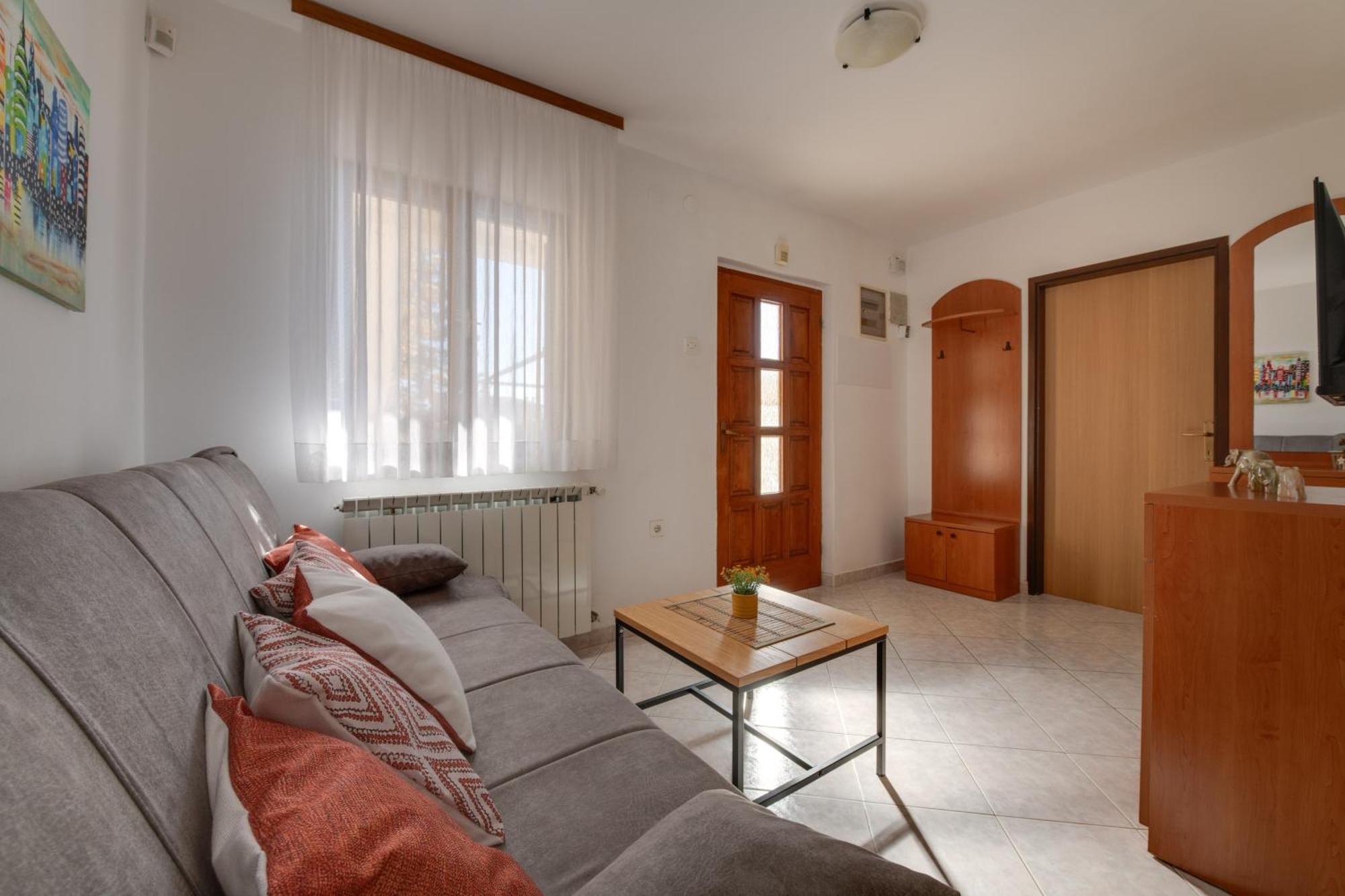 Villa Livia With Three Nice Apartments, Swimming Pool, Childrens Playground, Barbecue And Free Parking Ližnjan Екстериор снимка