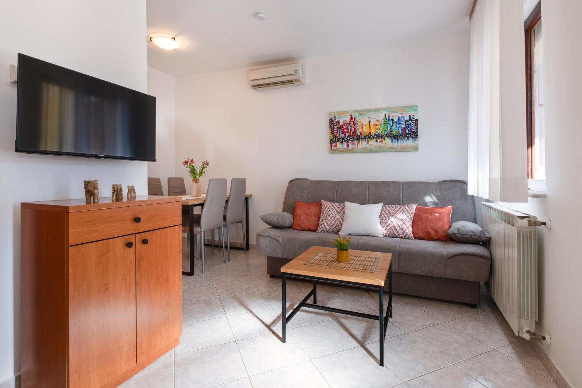 Villa Livia With Three Nice Apartments, Swimming Pool, Childrens Playground, Barbecue And Free Parking Ližnjan Екстериор снимка