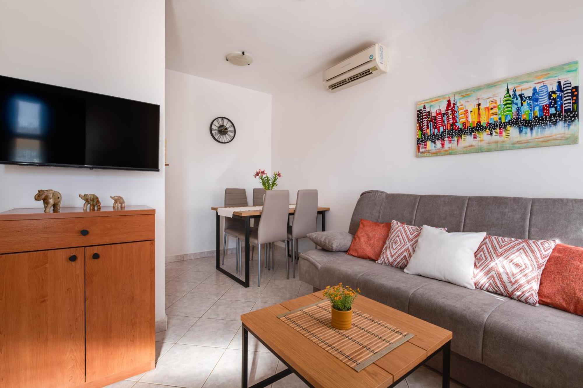 Villa Livia With Three Nice Apartments, Swimming Pool, Childrens Playground, Barbecue And Free Parking Ližnjan Екстериор снимка